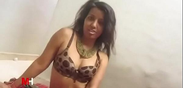  Indian model teasing nipple show